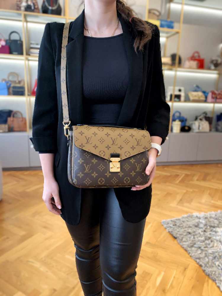 Louis Vuitton - Pochette Metis Monogram Reverse | www.luxurybags.eu