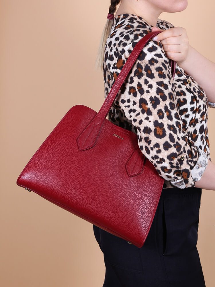 Furla Leather Shoulder Bag Burgundy www.luxurybags.eu