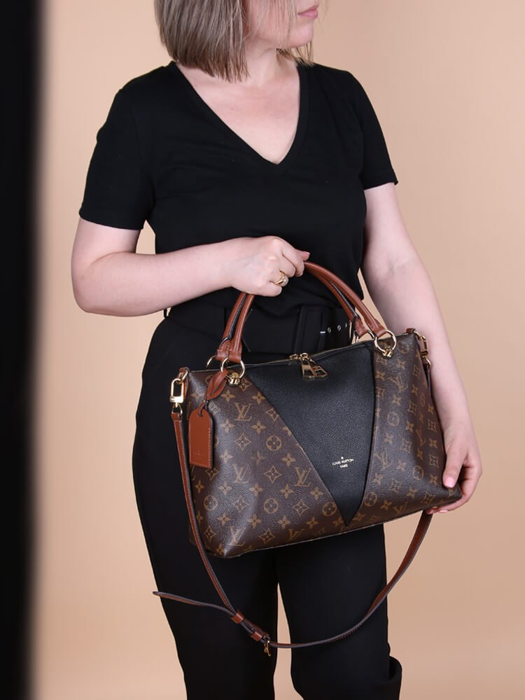 Louis Vuitton V Tote MM 