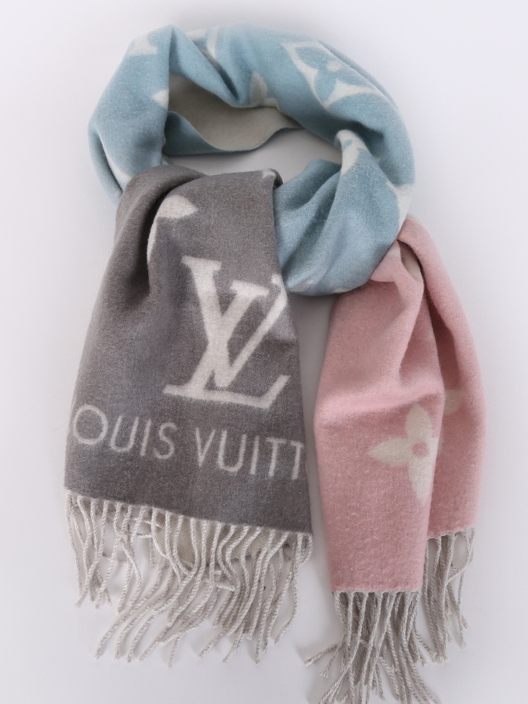 Louis Vuitton Reykjavik Scarf in Beige rose