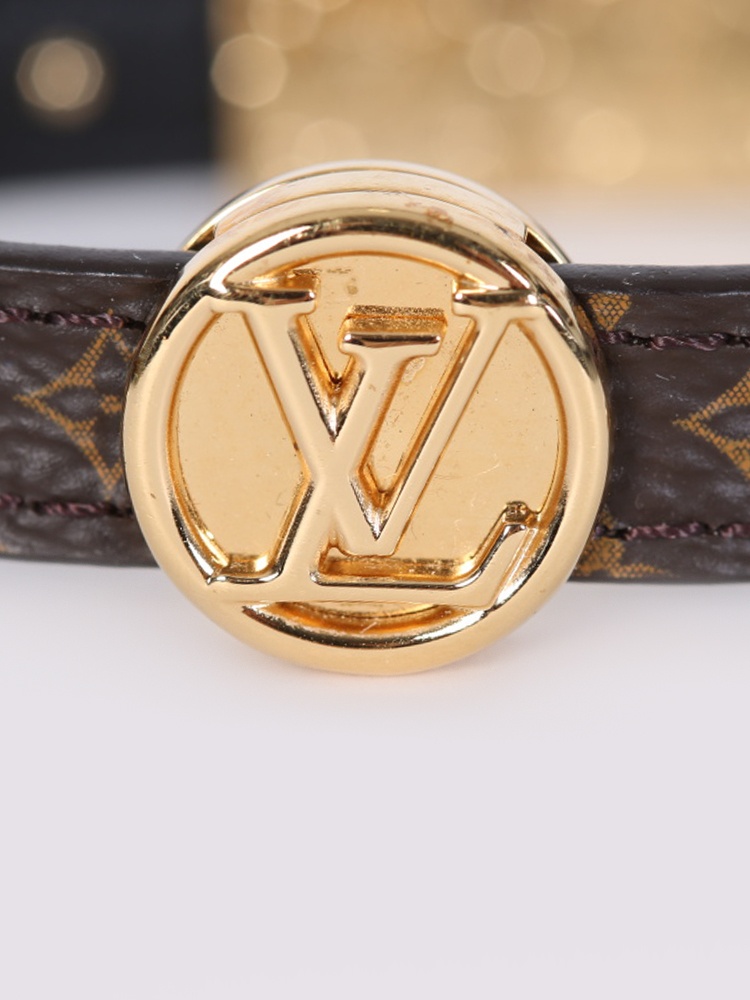 Louis Vuitton LV Circle Reversible Bracelet Monogram Red Monogram. Size 17