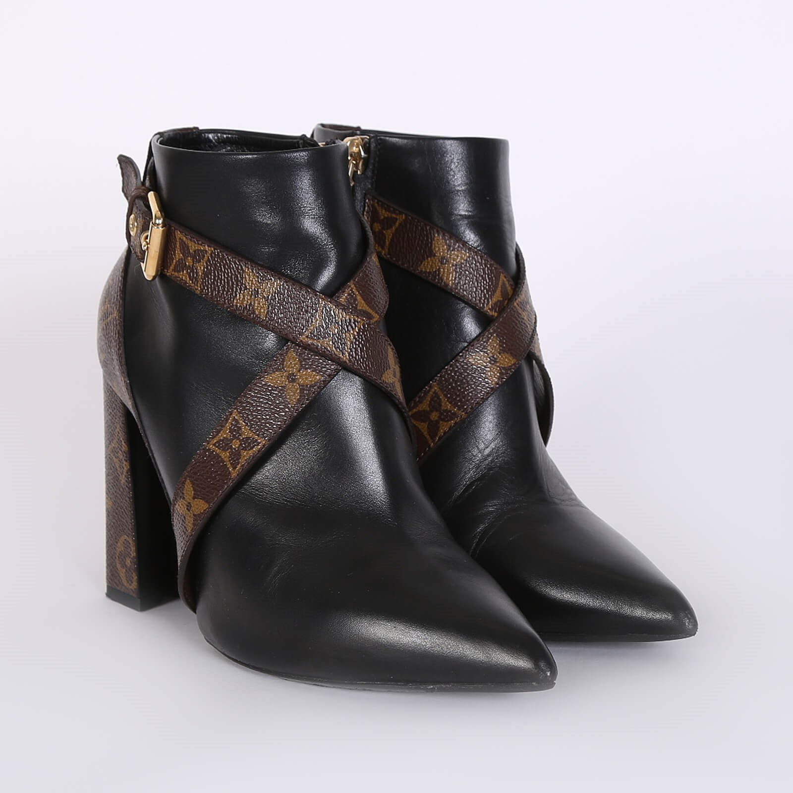 Louis Vuitton Matchmake Ankle Boots in Black 37