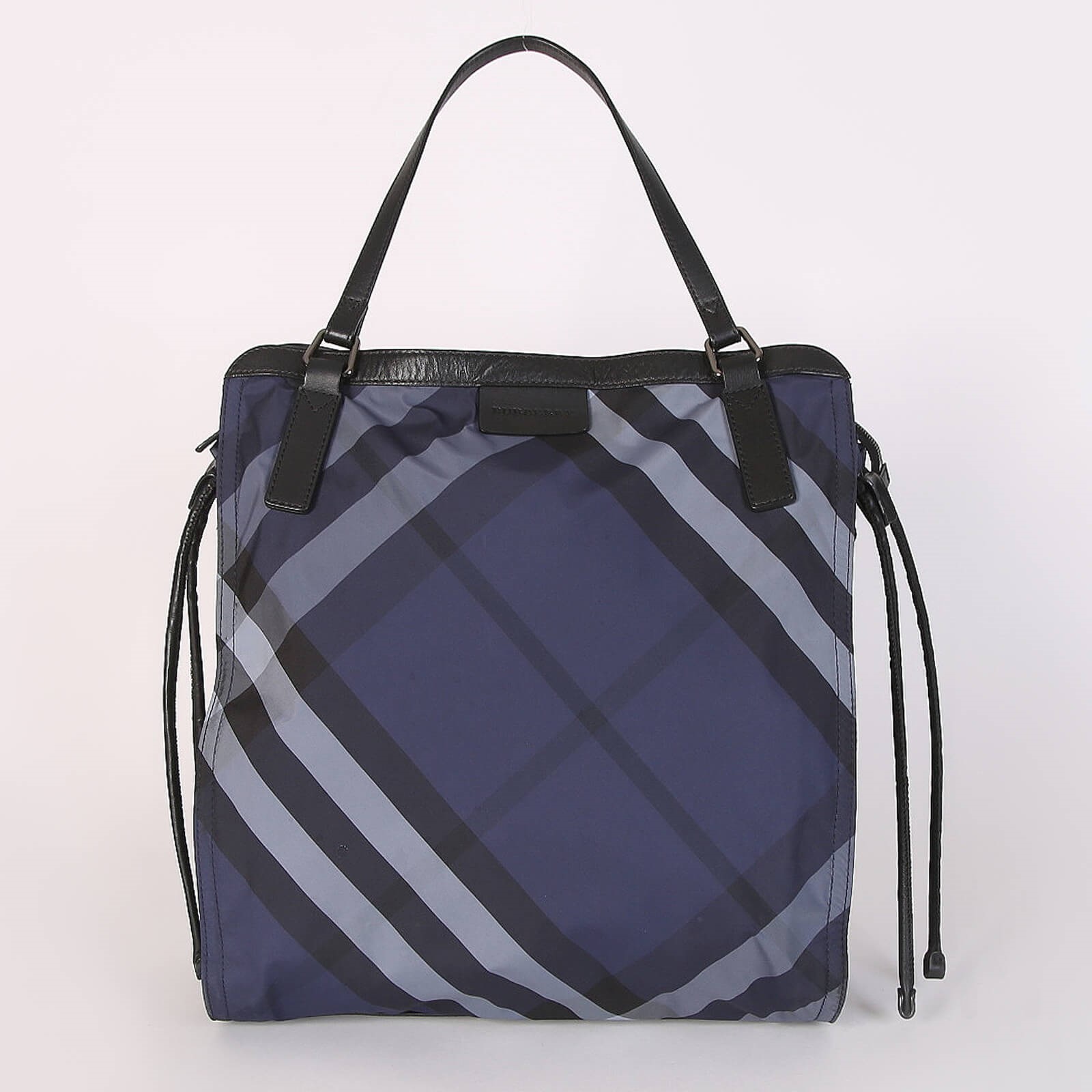Burberry Buckleigh Nylon Nova Check Shopper Bag Navy www.luxurybags.eu