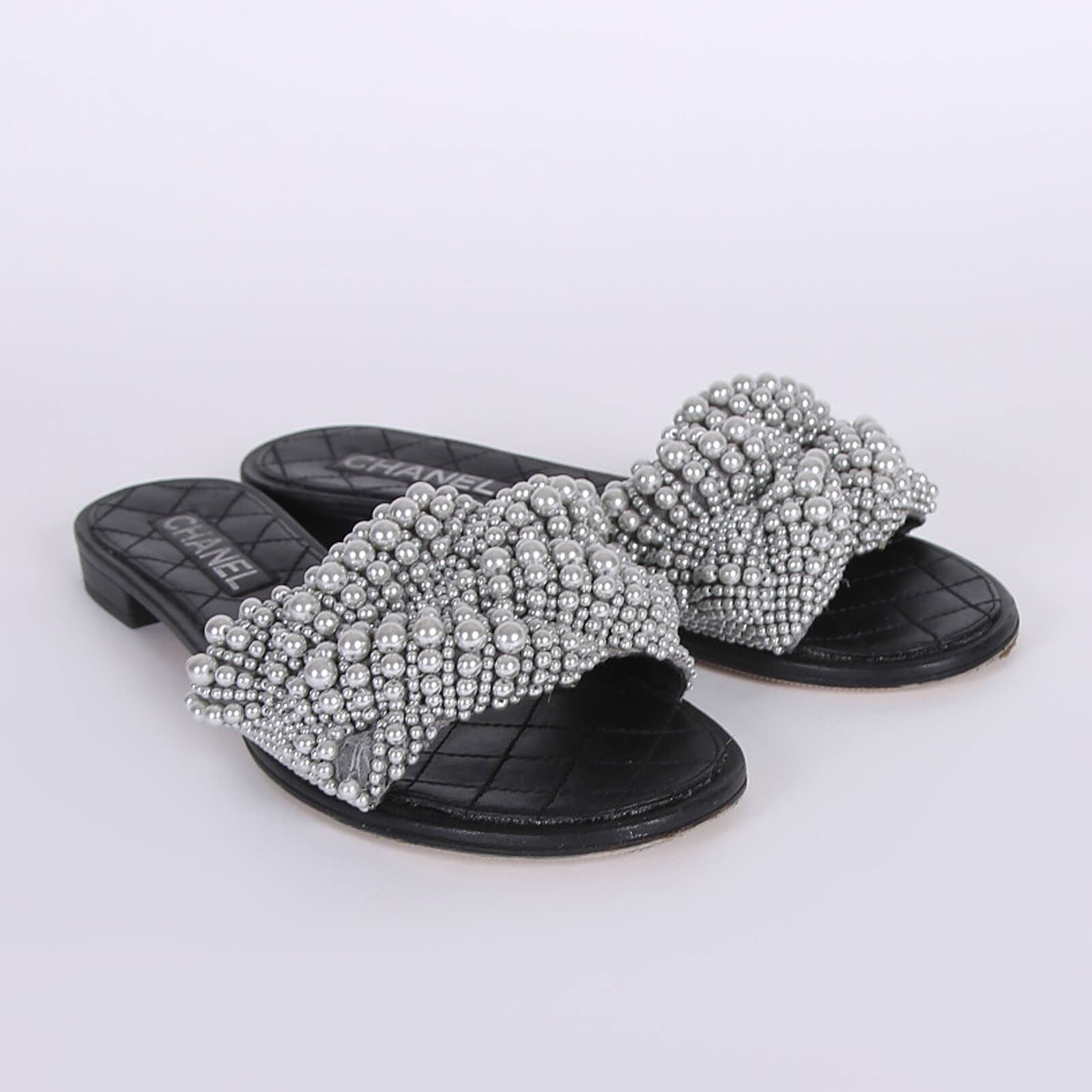 Chanel pearl fantasy slides hotsell