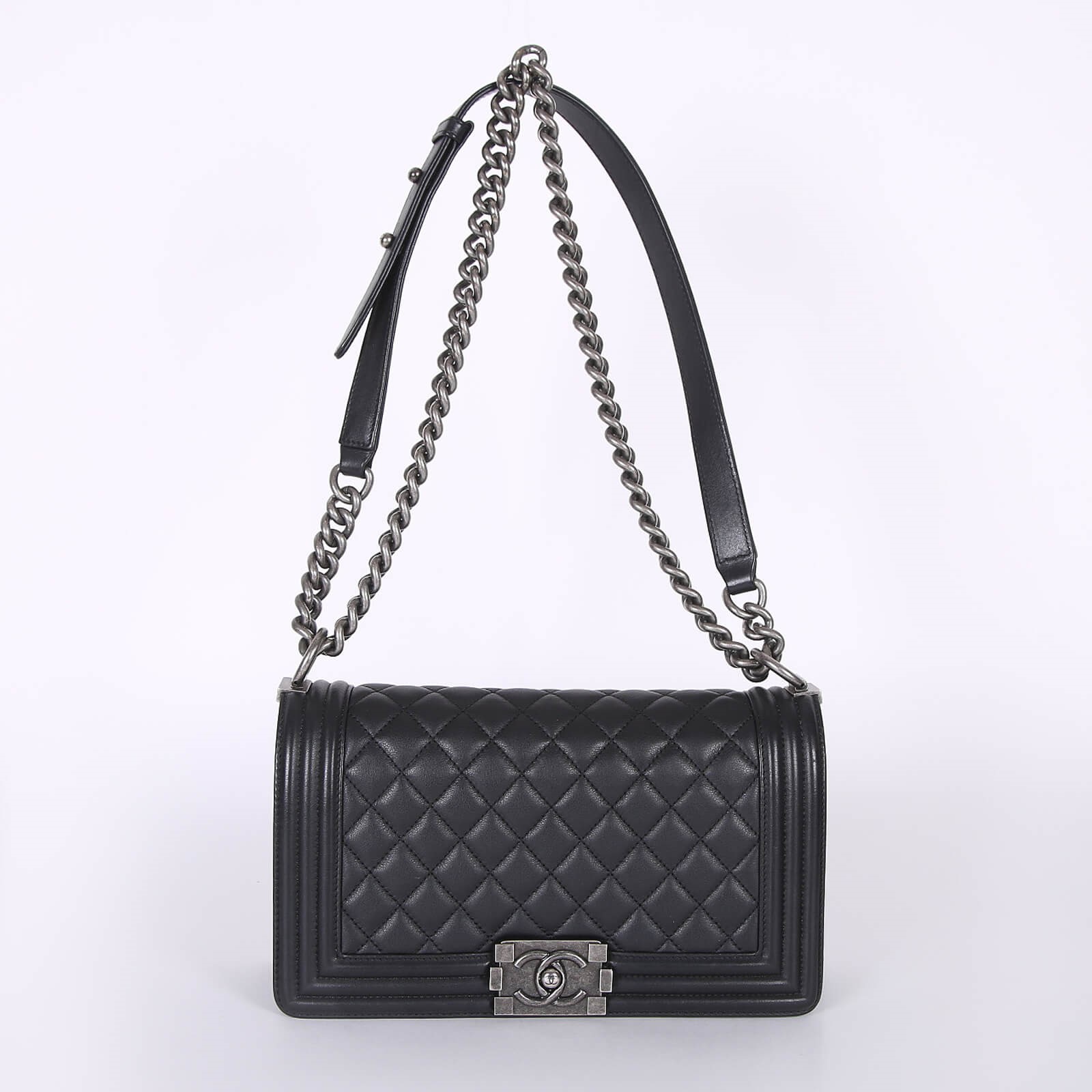 Chanel Medium Boy Flap Bag Calfskin Noir www.luxurybags.eu